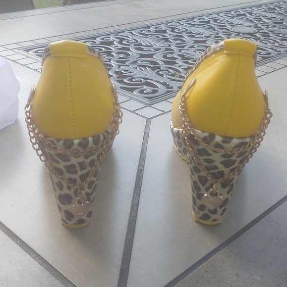 Brand new beautiful wedge heels! 👠 - Picture 3 of 5